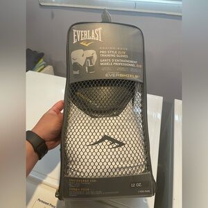 EVERLAST — Boxing Gloves